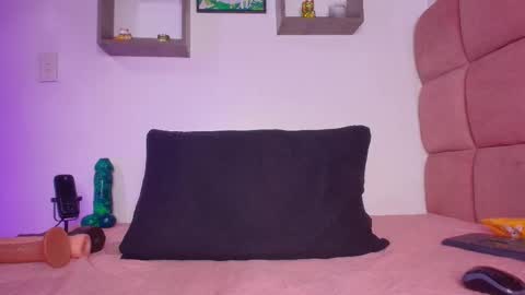 Snapshot of _lorrayne_ chatting on 6, 3, 2025 Lorrayne online show from 6, 3, 2025