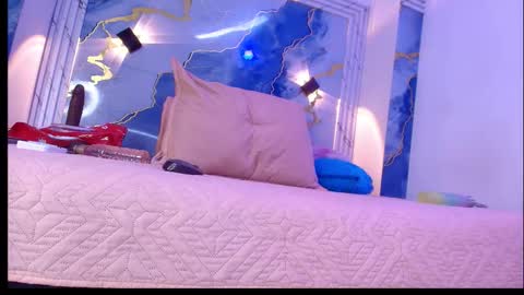 Snapshot of _lorrayne_ chatting on 8, 11, 2025 Lorrayne online show from 8, 11, 2025