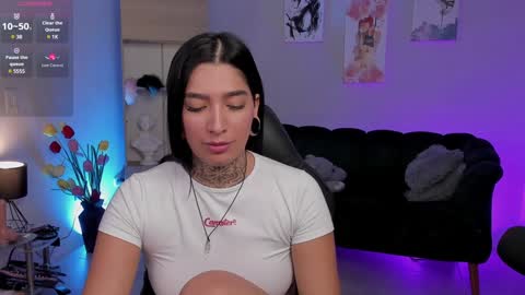 Snapshot of _louane_bour chatting on 17, 1, 2025 Laura Independent Model online show from 17, 1, 2025