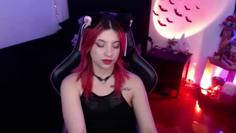 Queen.  Help me reach 100 thumbs up  online show from 3, 2, 2025