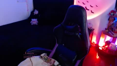 Queen.  Help me reach 100 thumbs up  online show from 12, 2, 2025