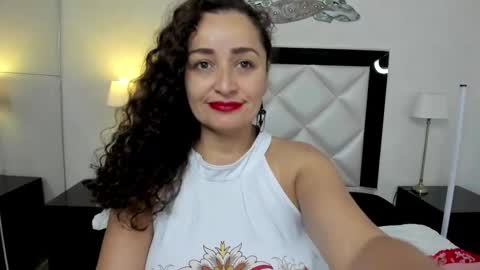  luna  sweet  online show from 28, 2, 2025