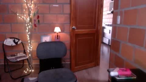 _lunablondie_ online show from 2, 12, 2024