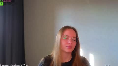 Snapshot of _lysafeta_ chatting on 17, 9, 2025 Welcome guys Pleasure to see you all here My name is Lysafeta and MichaelaTip menu is active Private is open online show from 17, 9, 2025