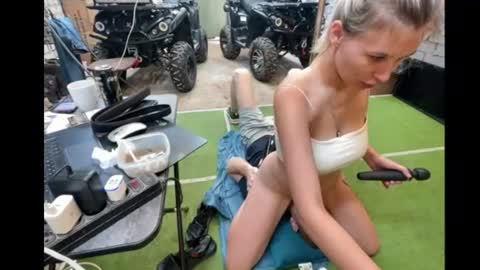 Snapshot of _magic_kis chatting on 1, 7, 2026 _magic_kis online show from 1, 7, 2026