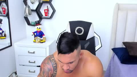 _matthew_santos_ online show from 5, 2, 2025