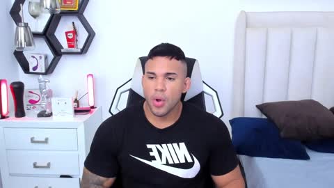 _matthew_santos_ online show from 11, 3, 2025