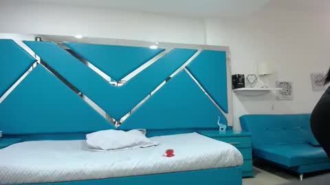  Mia  online show from 26, 2, 2025