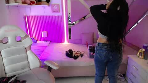  Mia  online show from 10, 1, 2026