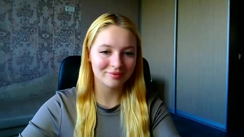 Snapshot of _mila_la_ chatting on 27, 6, 2026 Melanie online show from 27, 6, 2026