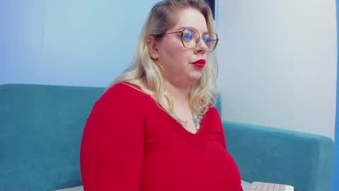 Snapshot of _mooncake chatting on 3, 2, 2025 Fiona online show from 3, 2, 2025