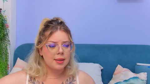 Snapshot of _mooncake chatting on 18, 9, 2025 Fiona online show from 18, 9, 2025