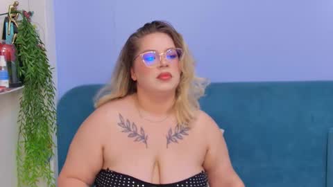 Snapshot of _mooncake chatting on 20, 11, 2025 Fiona online show from 20, 11, 2025