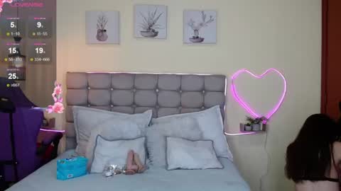 Snapshot of _naomi_s chatting on 22, 6, 2026 _naomi_s online show from 22, 6, 2026