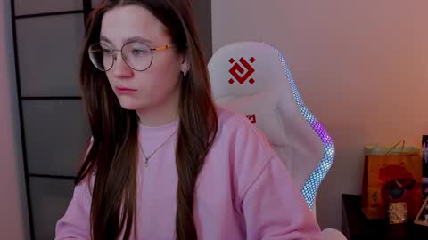 Mia with a big heart  online show from 2, 2, 2025