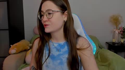 Mia with a big heart  online show from 24, 2, 2025