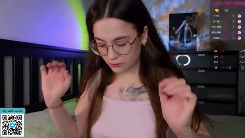 Mia with a big heart  online show from 15, 10, 2025