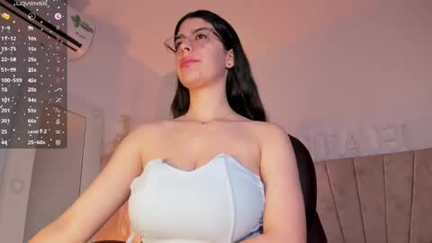 Snapshot of _niah_ chatting on 19, 1, 2025 Niah You can call me Ni or cutie haha online show from 19, 1, 2025