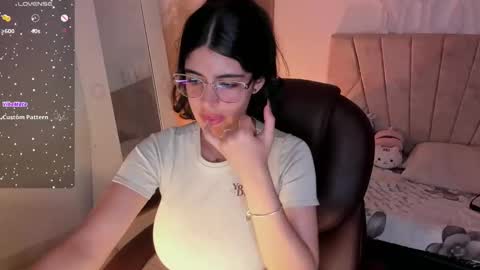 Snapshot of _niah_ chatting on 25, 1, 2025 Niah You can call me Ni or cutie haha online show from 25, 1, 2025