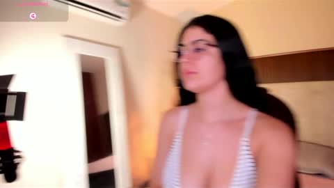 Snapshot of _niah_ chatting on 28, 9, 2025 Niah You can call me Ni or cutie haha online show from 28, 9, 2025