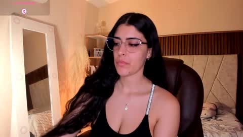 Snapshot of _niah_ chatting on 8, 10, 2025 Niah You can call me Ni or cutie haha online show from 8, 10, 2025