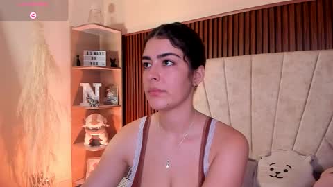 Snapshot of _niah_ chatting on 19, 10, 2025 Niah You can call me Ni or cutie haha online show from 19, 10, 2025