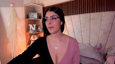 Snapshot of _niah_ chatting on 21, 10, 2025 Niah You can call me Ni or cutie haha online show from 21, 10, 2025