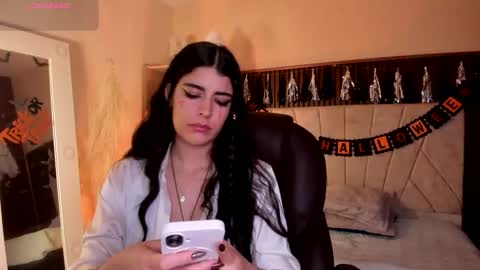 Snapshot of _niah_ chatting on 28, 10, 2025 Niah You can call me Ni or cutie haha online show from 28, 10, 2025