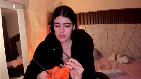 Snapshot of _niah_ chatting on 9, 11, 2025 Niah You can call me Ni or cutie haha online show from 9, 11, 2025