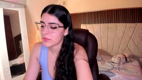 Snapshot of _niah_ chatting on 23, 11, 2025 Niah You can call me Ni or cutie haha online show from 23, 11, 2025