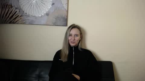 Snapshot of _nicole_new chatting on 28, 11, 2025 Nica online show from 28, 11, 2025