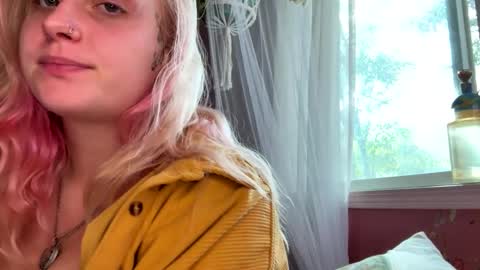 Snapshot of _peaceoutgirlscout_ chatting on 4, 10, 2025 _peaceoutgirlscout_ online show from 4, 10, 2025