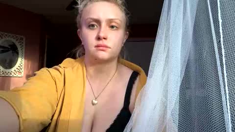 Snapshot of _peaceoutgirlscout_ chatting on 4, 11, 2025 _peaceoutgirlscout_ online show from 4, 11, 2025