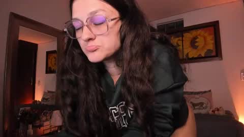 Snapshot of _peach__ chatting on 23, 9, 2025 violeta ig online show from 23, 9, 2025