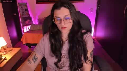 Snapshot of _peach__ chatting on 21, 10, 2025 violeta ig online show from 21, 10, 2025