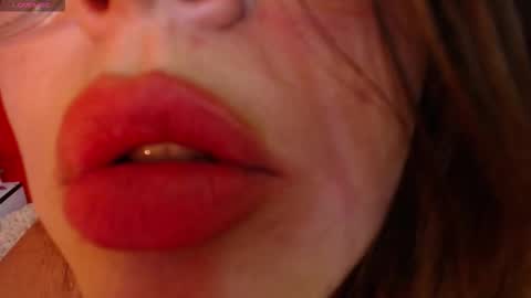 Snapshot of _poison_sweet chatting on 15, 12, 2025 Laura online show from 15, 12, 2025