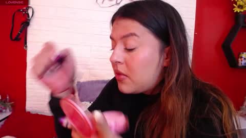 Snapshot of _poison_sweet chatting on 17, 12, 2025 Laura online show from 17, 12, 2025