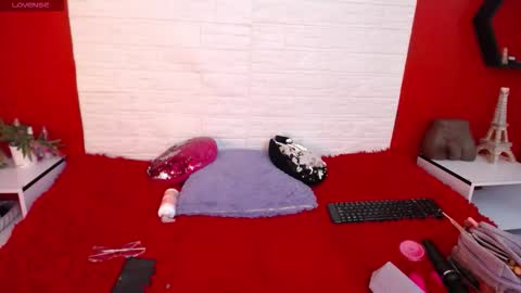 Snapshot of _poison_sweet chatting on 19, 12, 2025 Laura online show from 19, 12, 2025