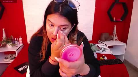 Snapshot of _poison_sweet chatting on 22, 12, 2025 Laura online show from 22, 12, 2025