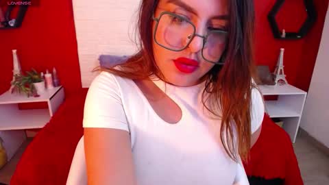 Snapshot of _poison_sweet chatting on 5, 1, 2026 Laura online show from 5, 1, 2026