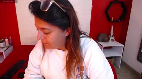 Snapshot of _poison_sweet chatting on 12, 1, 2026 Laura online show from 12, 1, 2026