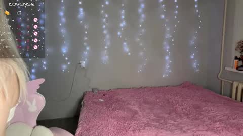 Ellie and Nika online show from 5, 2, 2026