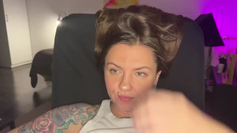  HADLY today day-off see u online 0112  online show from 12, 12, 2024