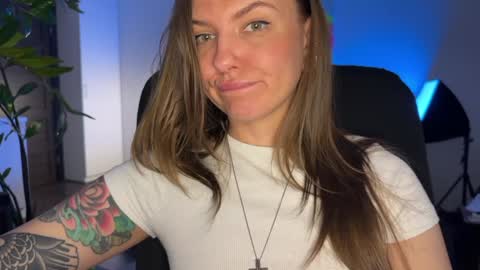  HADLY today day-off see u online 0112  online show from 14, 12, 2024