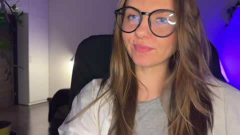  HADLY today day-off see u online 0112  online show from 18, 12, 2024