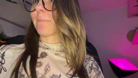  HADLY today day-off see u online 0112  online show from 25, 12, 2024