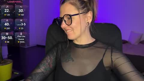  HADLY today day-off see u online 0112  online show from 26, 1, 2025