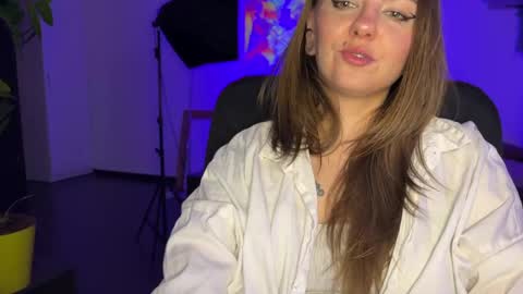  HADLY today day-off see u online 0112  online show from 28, 1, 2025