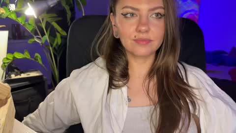  HADLY today day-off see u online 0112  online show from 28, 1, 2025