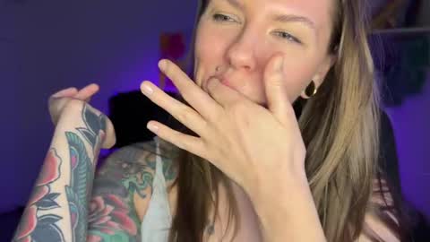  HADLY today day-off see u online 0112  online show from 11, 2, 2025